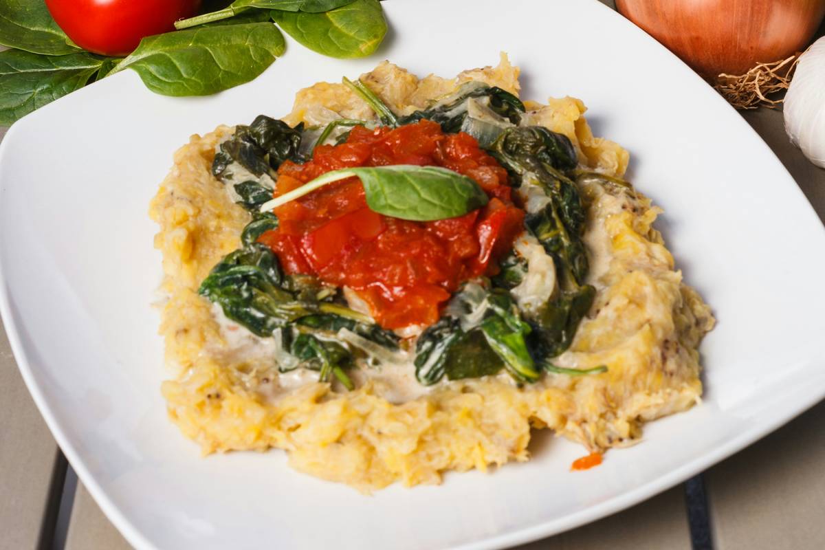 Prepared high fiber foods meals for a week in glass containers